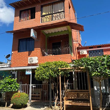 Mi Pueblo Natal Aptos Y Habitaciones Necoclí 외부 사진